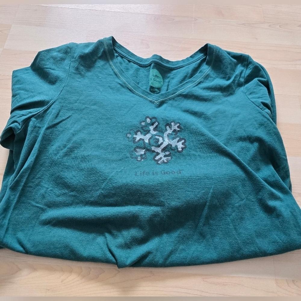 Life Is Good Classic Snowflake Long Sleeve Size Medium